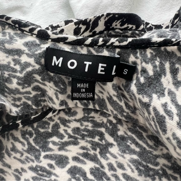 Motel Rocks Black and White Open-Back Blouse - Picture 9 of 9